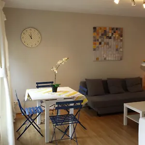 Central Yellow Apartment Bruxelles